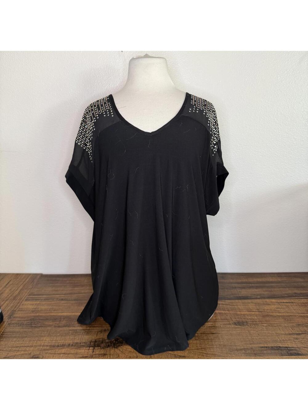 PerSeption Plus Size Top with Studded Shoulder Detail Size 2X